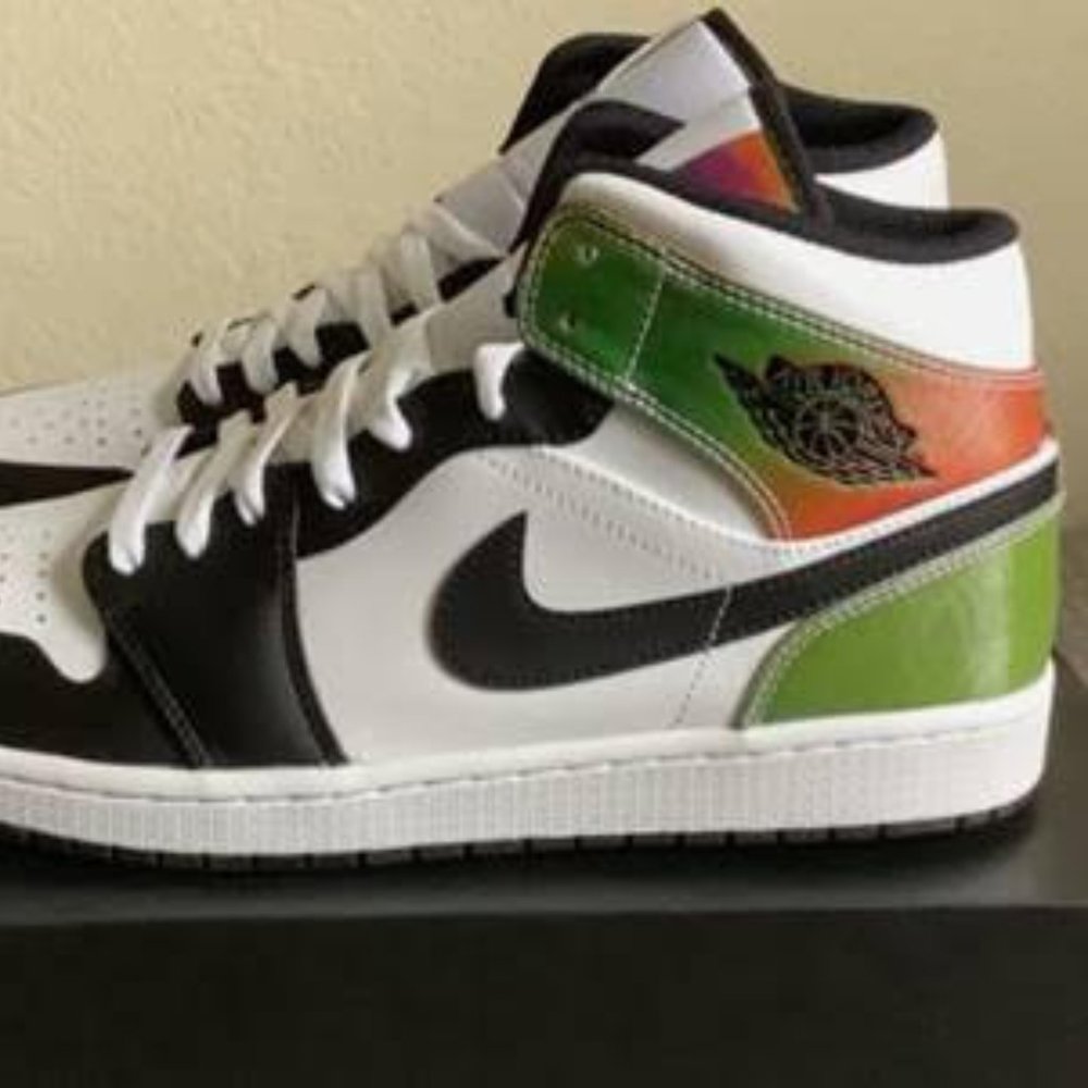 Jordan 1 Mid Heat Reactive SIZE 9.5 SOLD!!!!